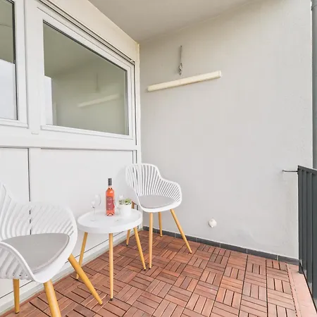 Wohlfuehl-apartment I Zentral I Balkon I Kueche フェルバッハ